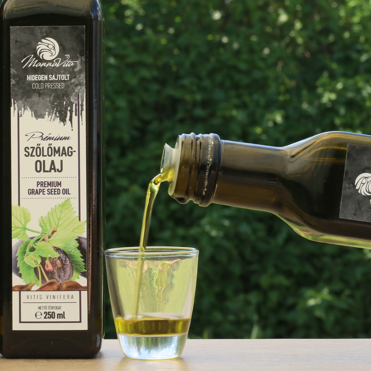 Ulei din sâmburi de struguri presat la rece maghiar Mannavita • 250 ml